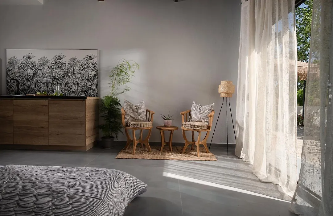 Bedroom opening onto the garden